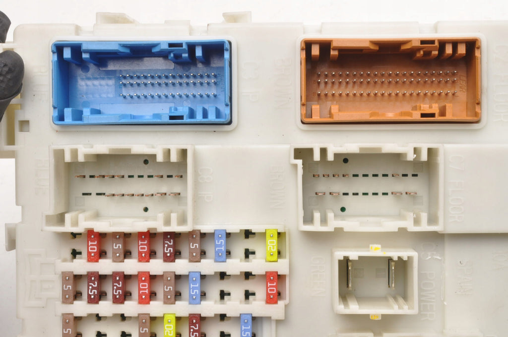 VOLVO V40 II FUSE BOX 31453131
