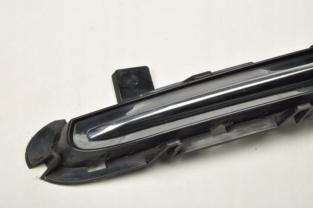 VOLVO V40 II GRILLE DUMMY BUMPER RIGHT 31347043