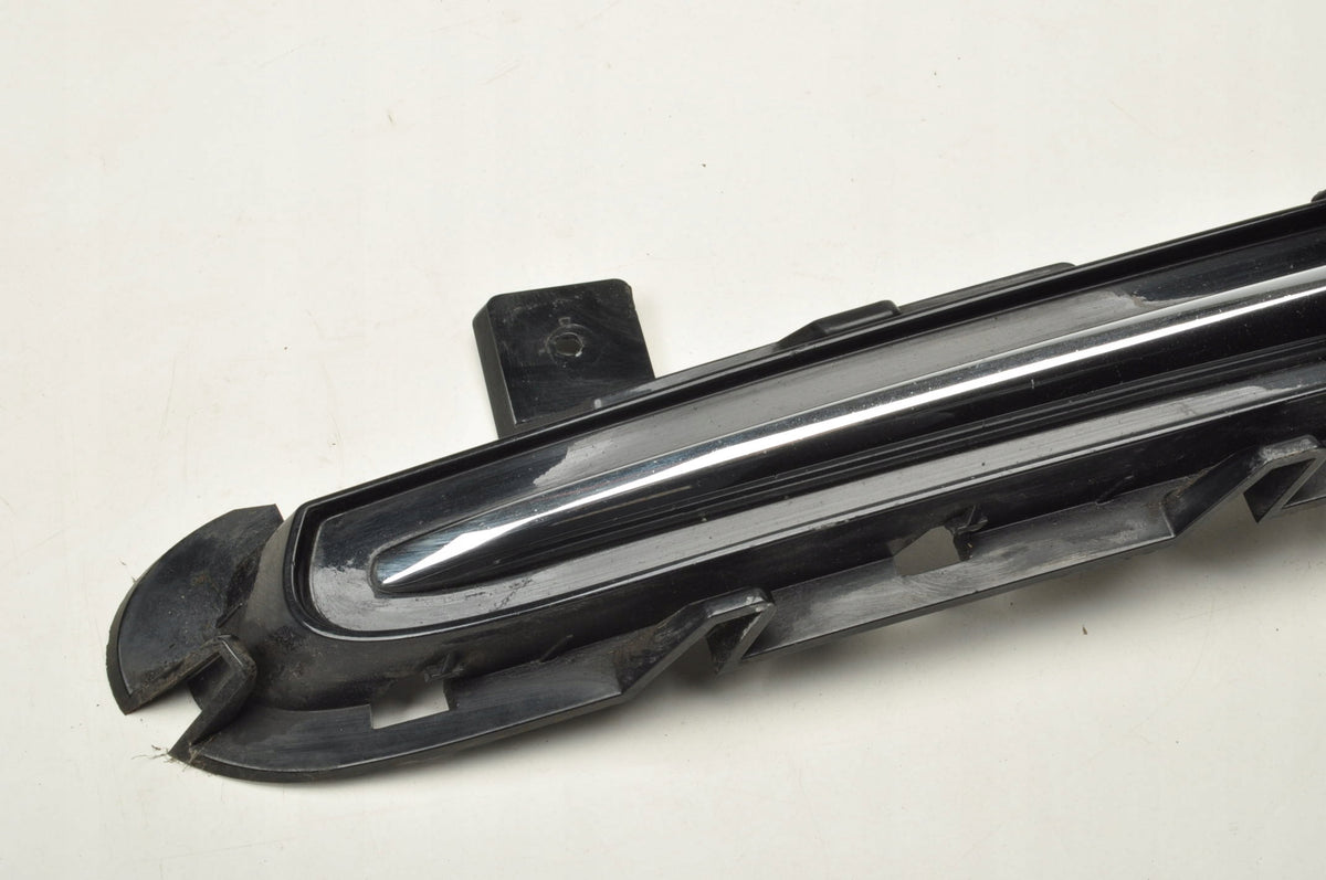 VOLVO V40 II GRILLE DUMMY BUMPER RIGHT 31347043