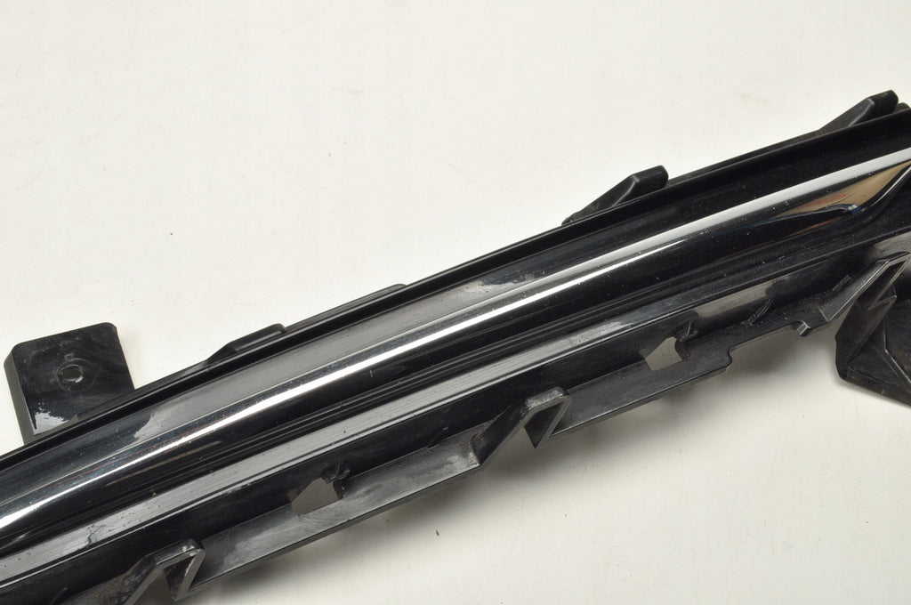 VOLVO V40 II GRILLE DUMMY BUMPER RIGHT 31347043