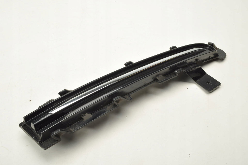 VOLVO V40 II GRILLE DUMMY BUMPER RIGHT 31347043