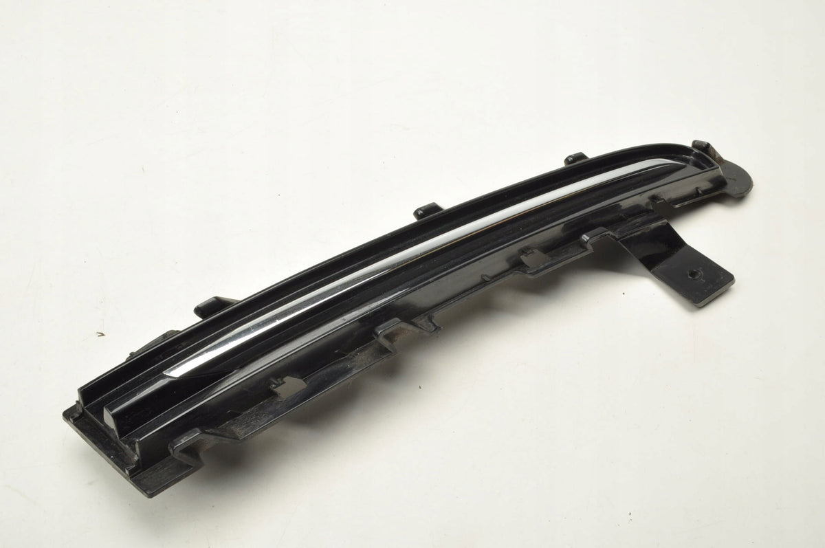 VOLVO V40 II GRILLE DUMMY BUMPER RIGHT 31347043