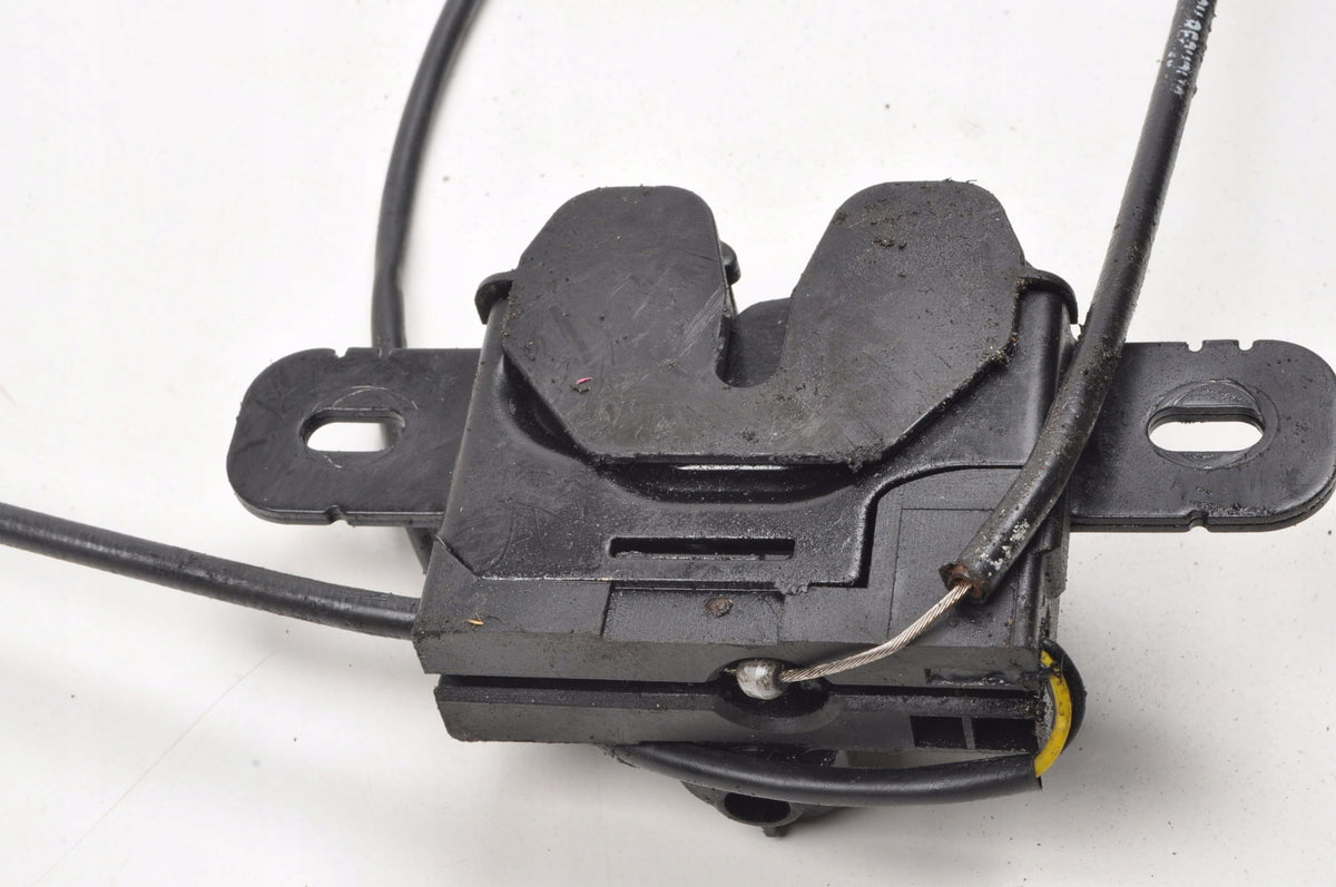VOLVO V40 II MASK LOCK REPLACEMENT