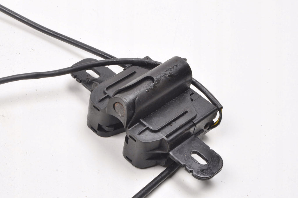 VOLVO V40 II MASK LOCK REPLACEMENT