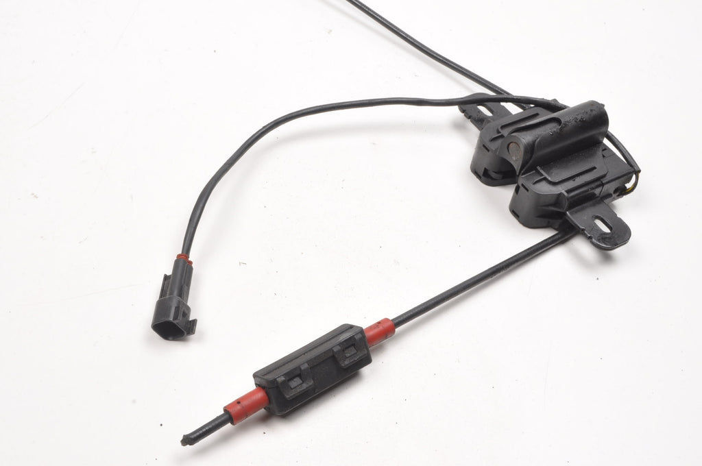 VOLVO V40 II MASK LOCK REPLACEMENT