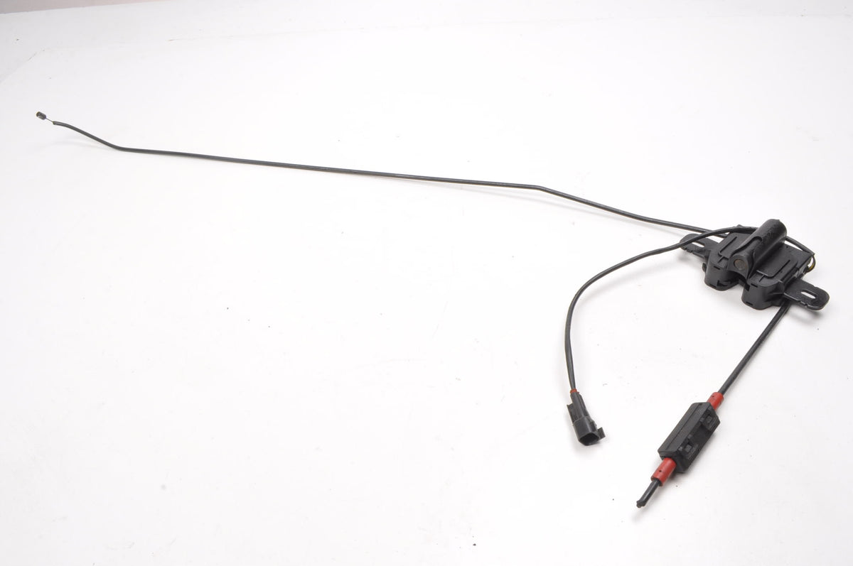 VOLVO V40 II MASK LOCK REPLACEMENT