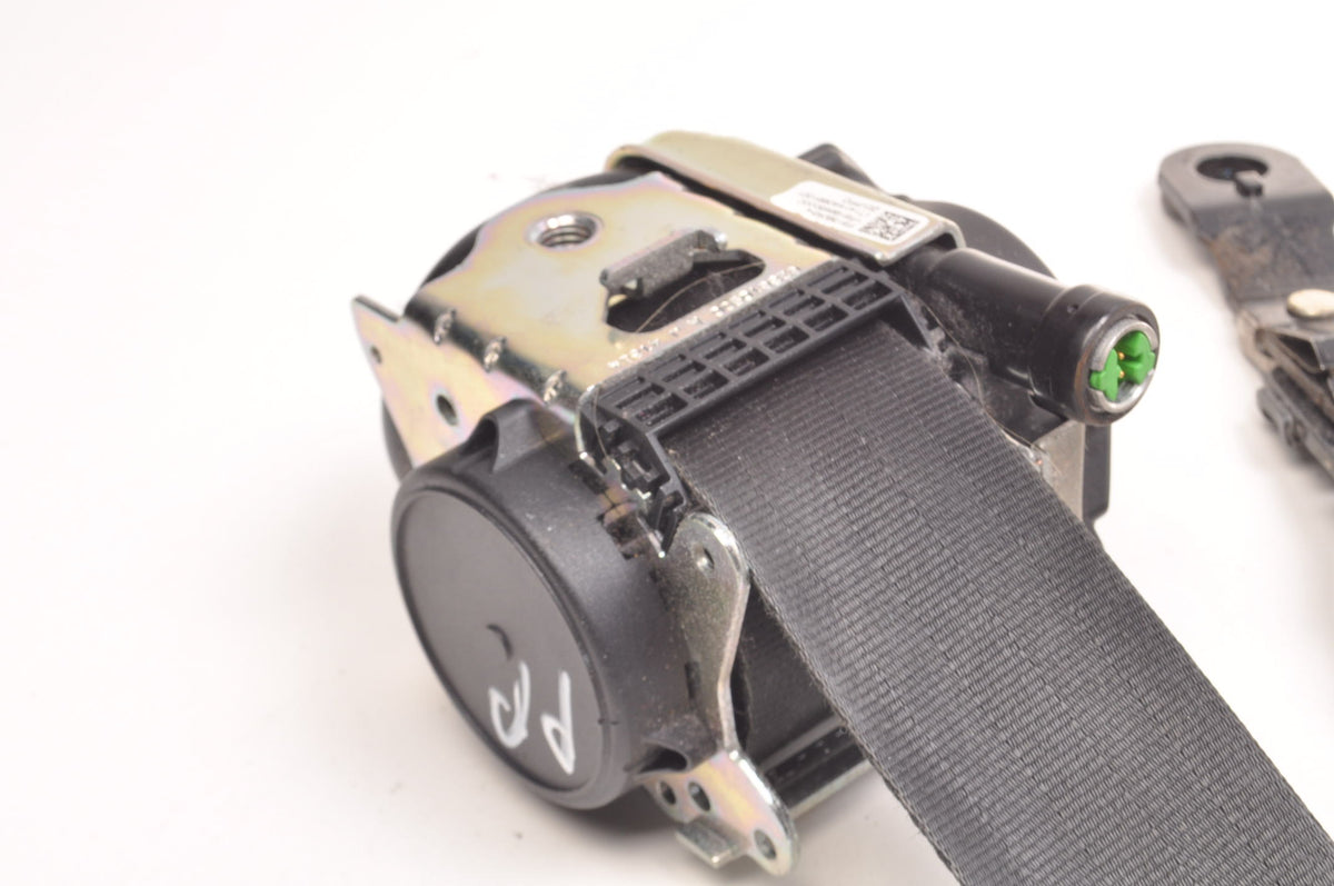 VOLVO V40 II SEAT BELT RIGHT FRONT 31390454