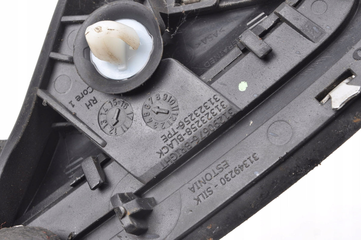 VOLVO V40 II TRIANGLE FENDER CAP COVER RIGHT 31349230