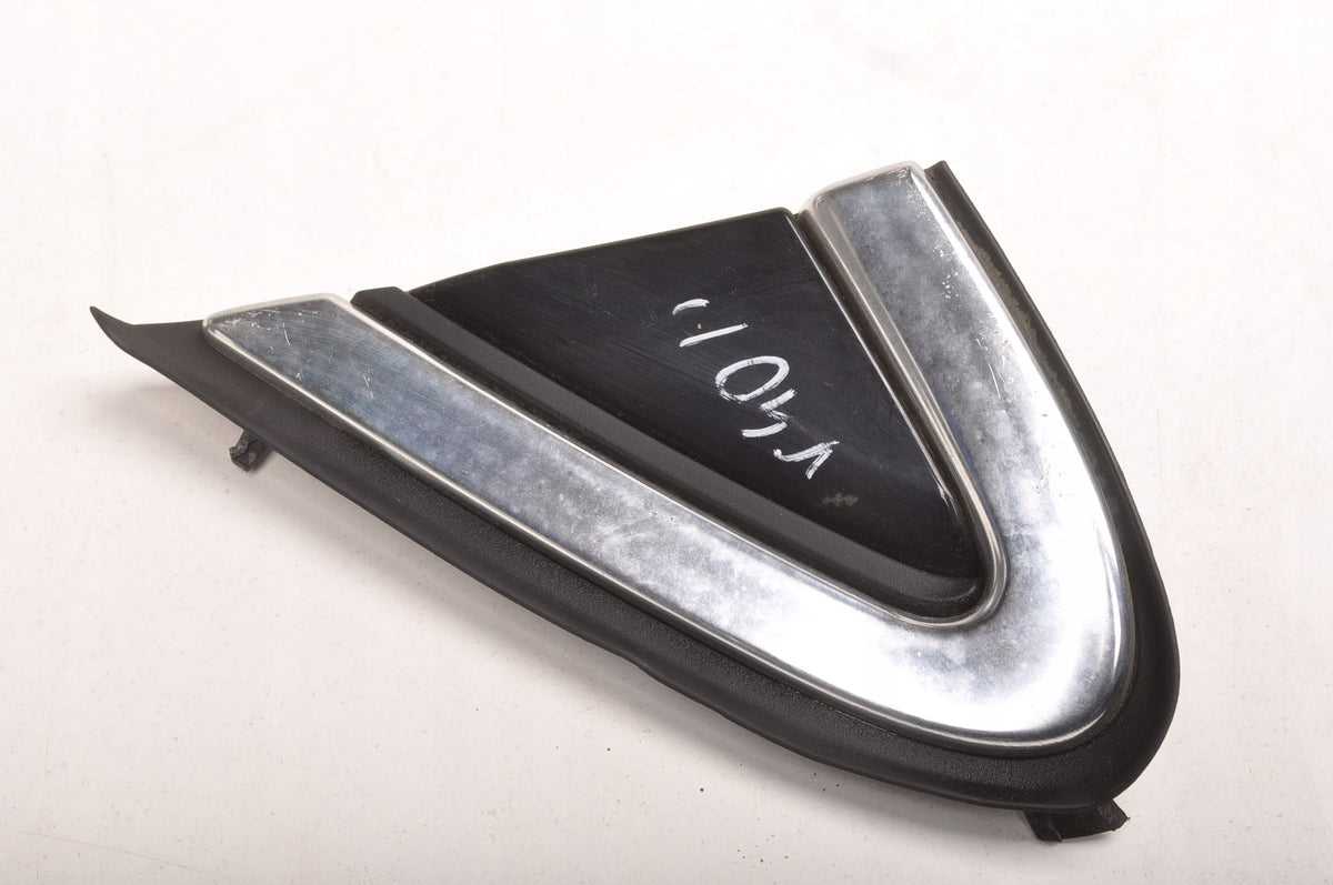 VOLVO V40 II TRIANGLE FENDER GUARD LEFT 31349229