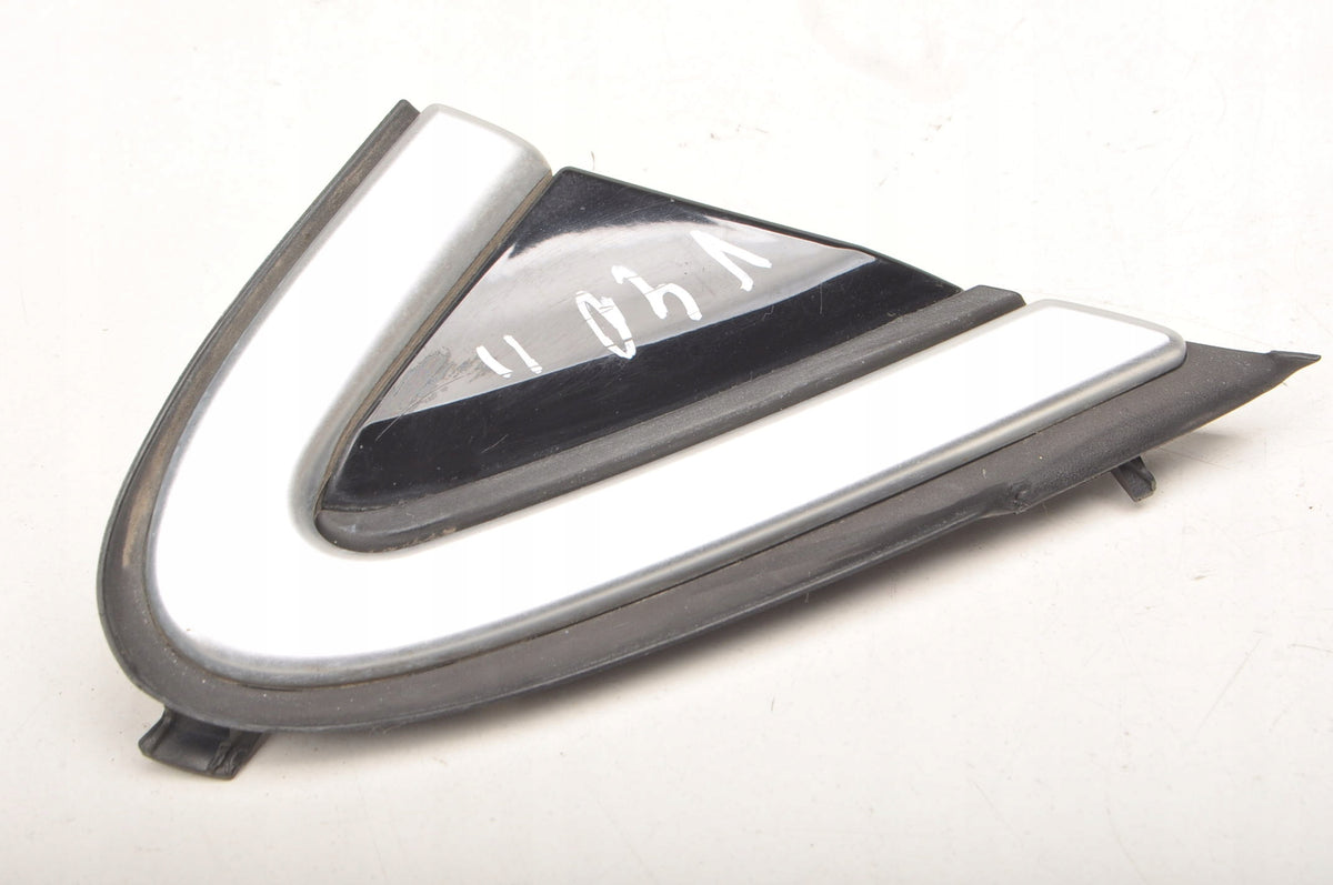 VOLVO V40 II TRIANGLE FENDER GUARD RIGHT 31349230