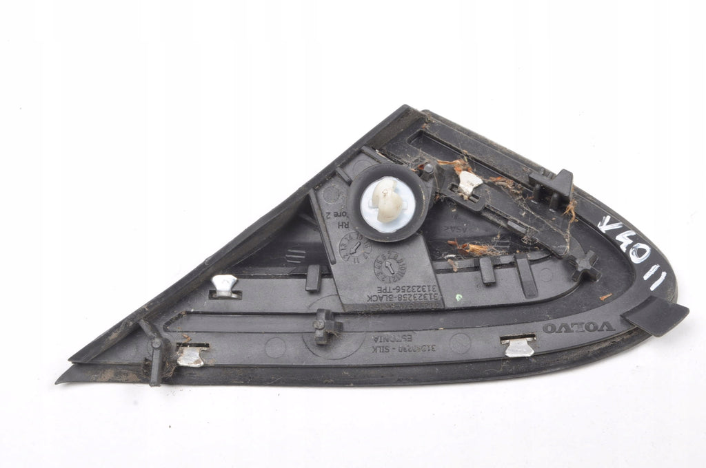VOLVO V40 II TRIANGLE FENDER GUARD RIGHT P2 31349230