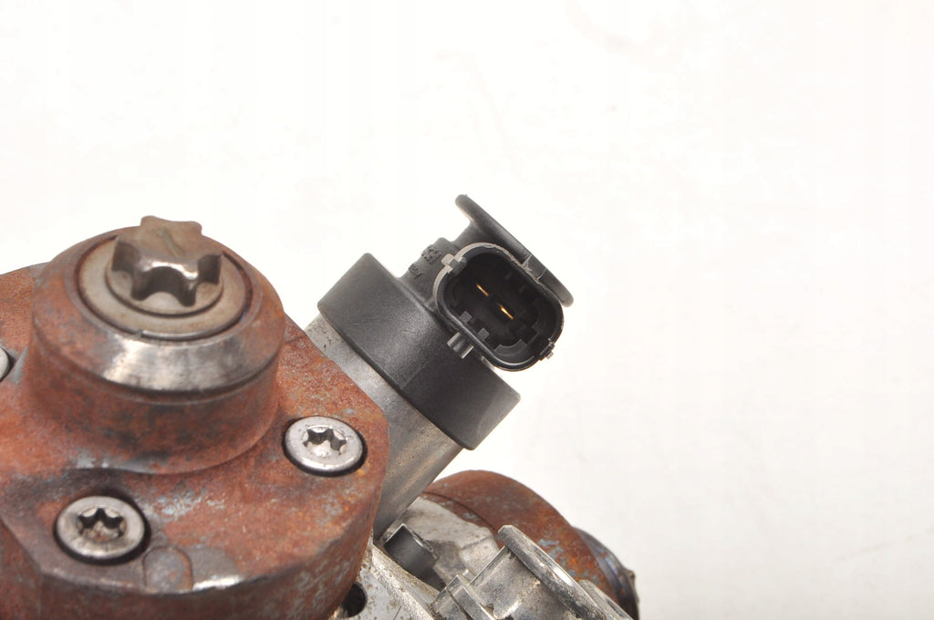 VOLVO V40 II XC70 II S60 II V60 2.0 D3 2.4 D5 INJECTION PUMP 31372081