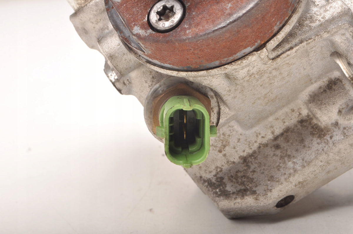 VOLVO V40 II XC70 II S60 II V60 2.0 D3 2.4 D5 INJECTION PUMP 31372081