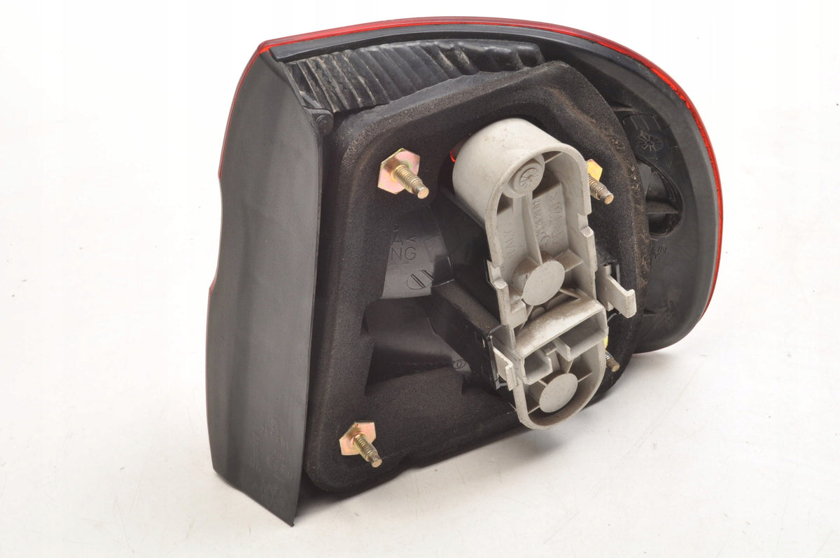 VOLVO V40 LAMP LEFT REAR LIFT 30887333 STATION WAGON