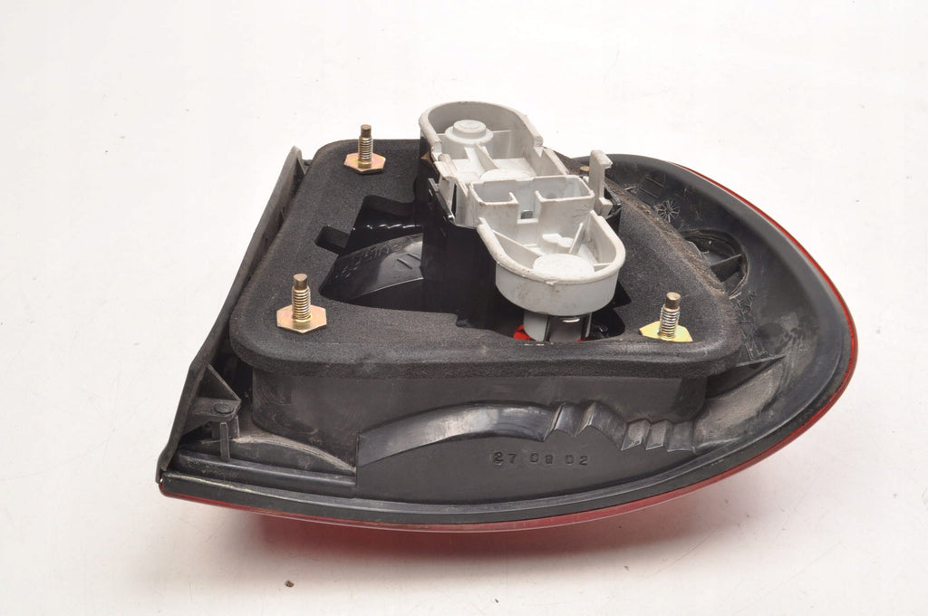 VOLVO V40 LAMP LEFT REAR LIFT 30887333 STATION WAGON