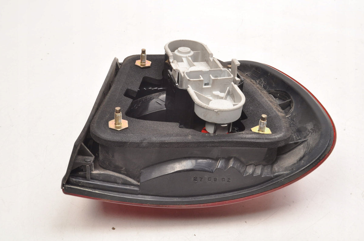 VOLVO V40 LAMP LEFT REAR LIFT 30887333 STATION WAGON