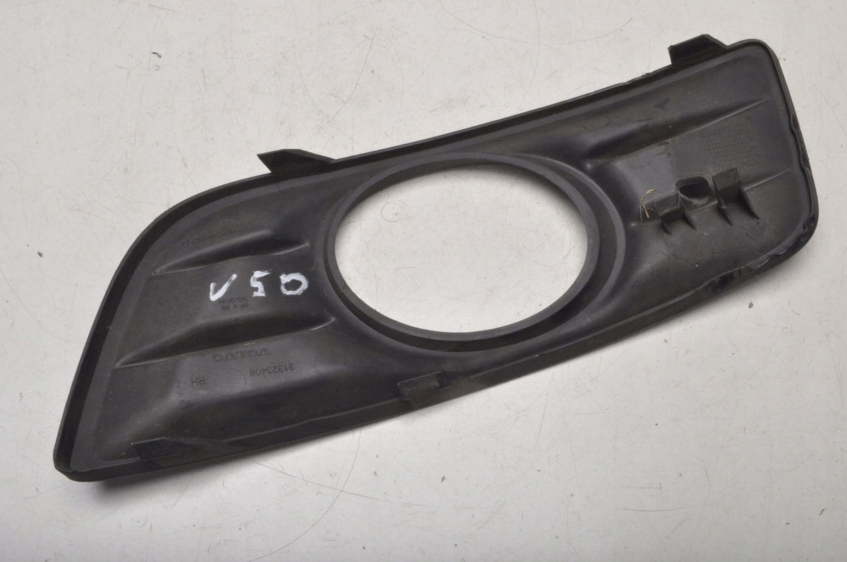 VOLVO V50 FRAME HALOGEN GRILLE RIGHT 31323408
