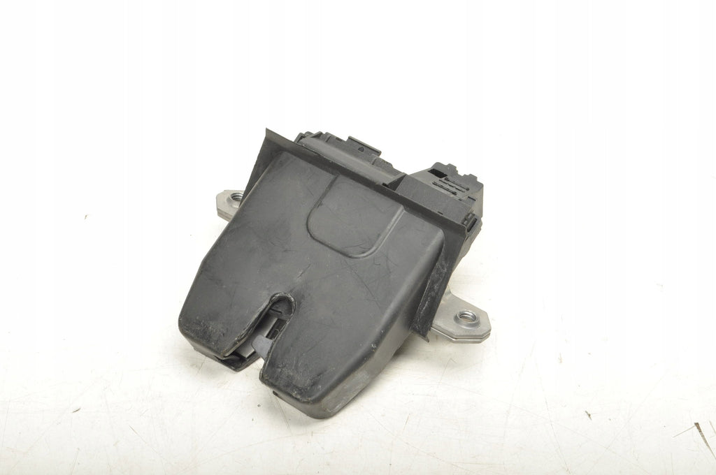 VOLVO V50 TAILGATE LOCK 31335047