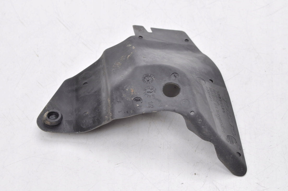 VOLVO V60 II FENDER MOUNT BRACKET 32234526