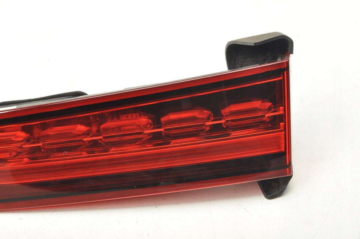 VOLVO V60 II LAMP RIGHT REAR FLAP 32228903 UK