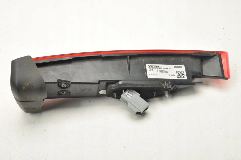 VOLVO V60 II LAMP RIGHT REAR FLAP 32228903 UK
