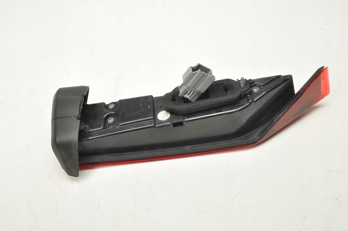 VOLVO V60 II LAMP RIGHT REAR FLAP 32228903 UK