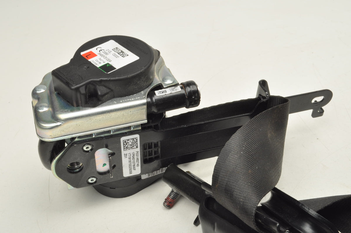 VOLVO V60 II SEAT BELT LEFT FRONT 31462740