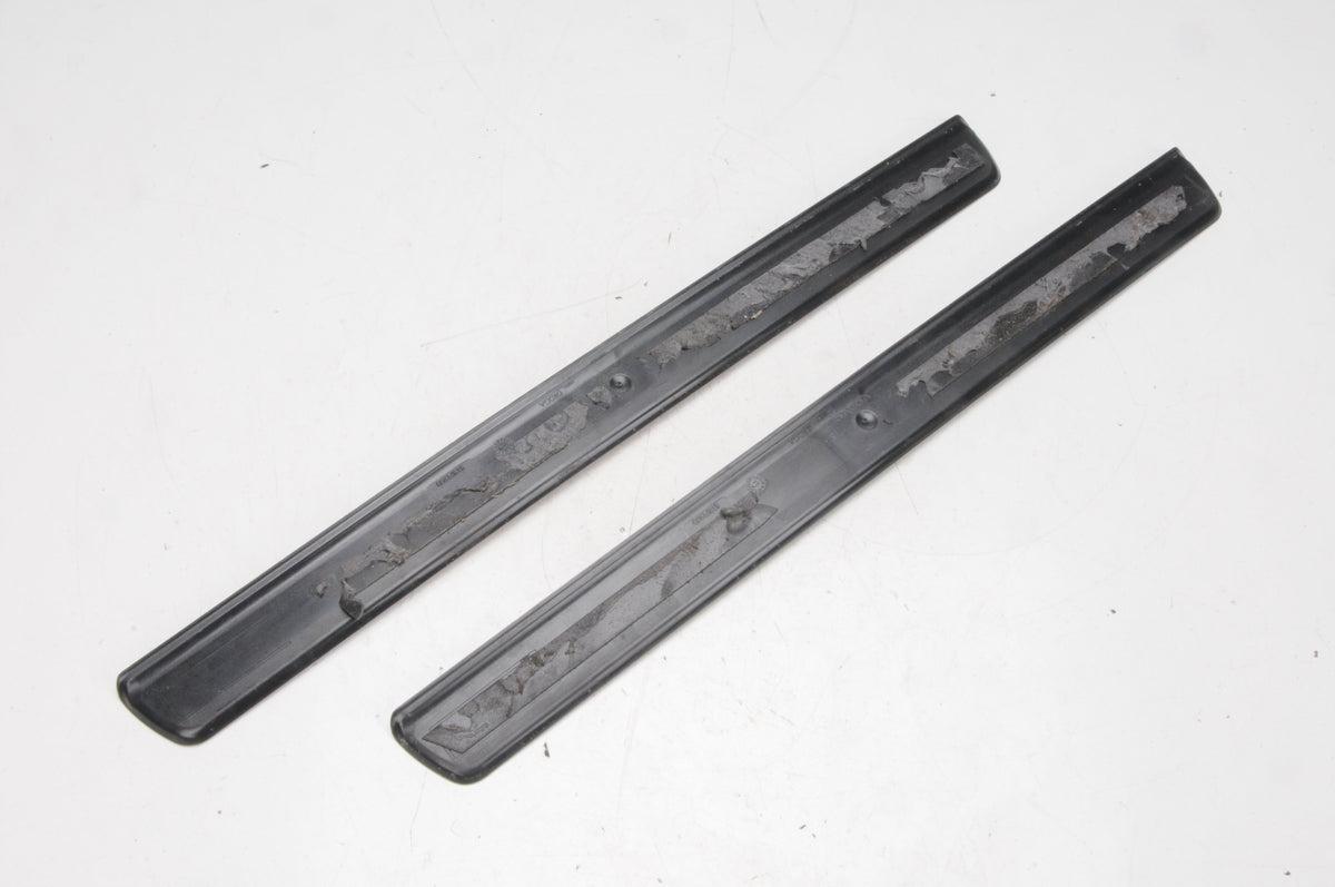 VOLVO V60 THRESHOLD STRIPS FRONT SET R-DESIGN