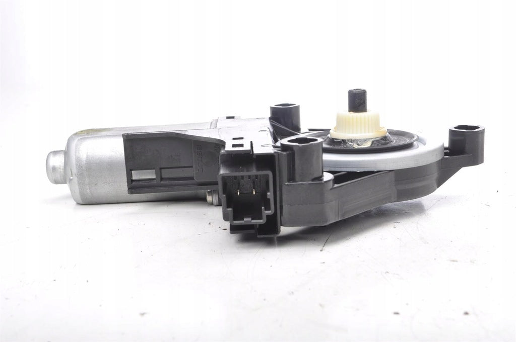 VOLVO V60 WINDSCREEN MOTOR RIGHT FRONT 966269-103