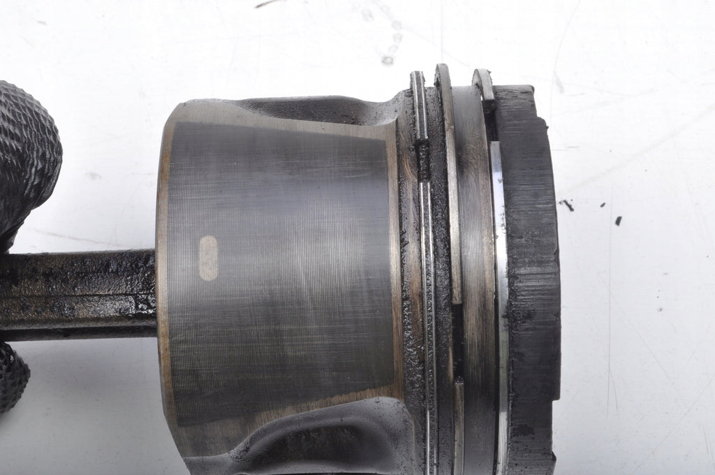 VOLVO V70 2.4 D5 185KM D5244T4 PISTON WITH CONNECTING ROD