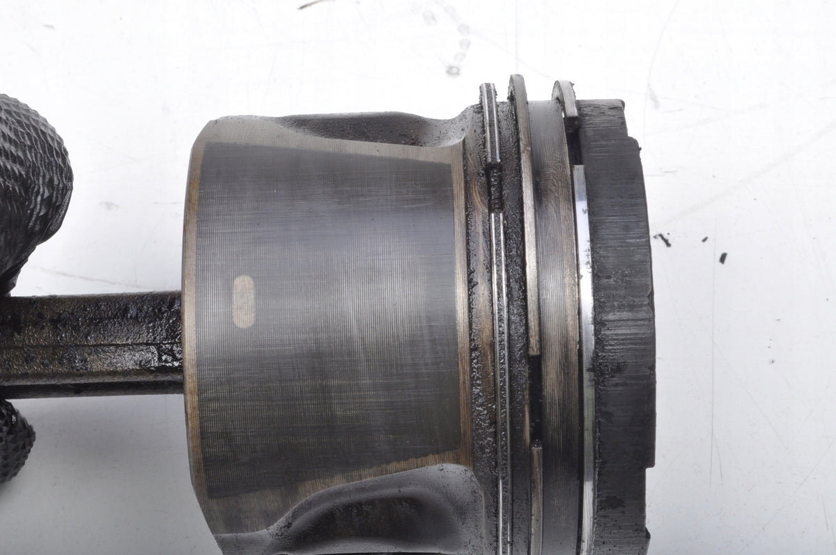 VOLVO V70 2.4 D5 185KM D5244T4 PISTON WITH CONNECTING ROD