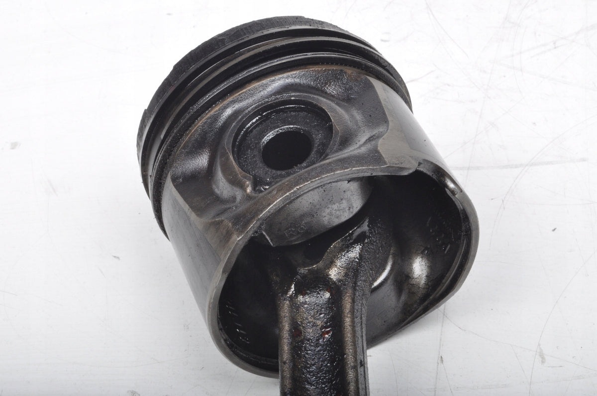 VOLVO V70 2.4 D5 185KM D5244T4 PISTON WITH CONNECTING ROD
