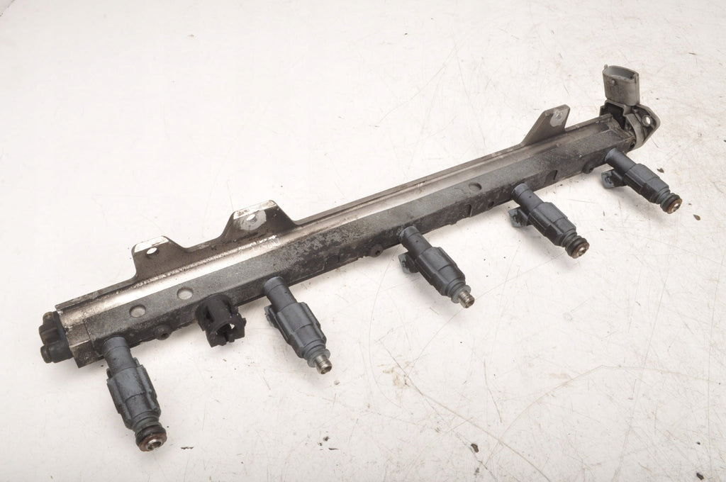 VOLVO V70 II 2.4 INJECTION RAIL 0280155830
