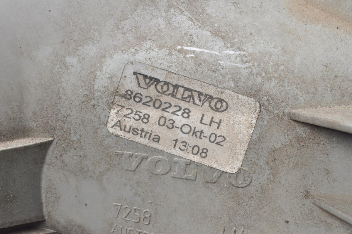 VOLVO V70 II HALOGEN LEFT 8620228