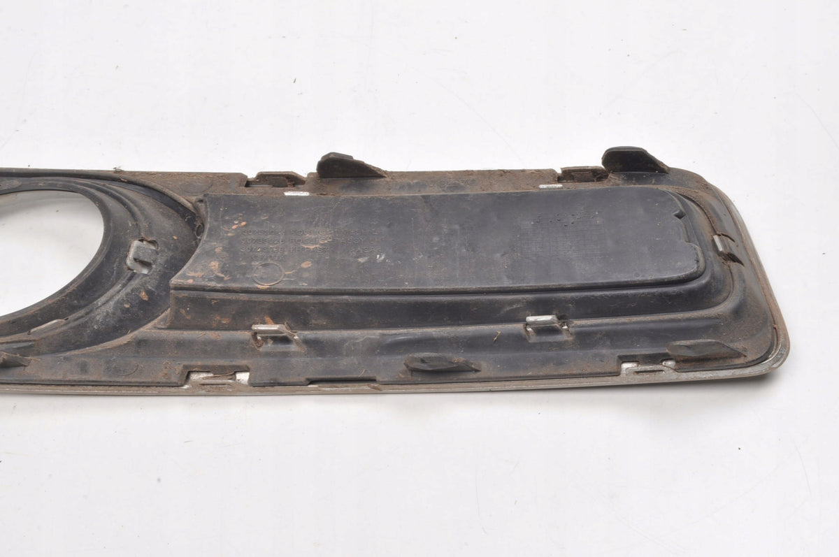 VOLVO V70 III FRAME HALOGEN GRILLE LEFT R-DESIGN 30733034