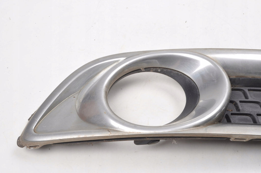 VOLVO V70 III FRAME HALOGEN GRILLE RIGHT R-DESIGN 30733035