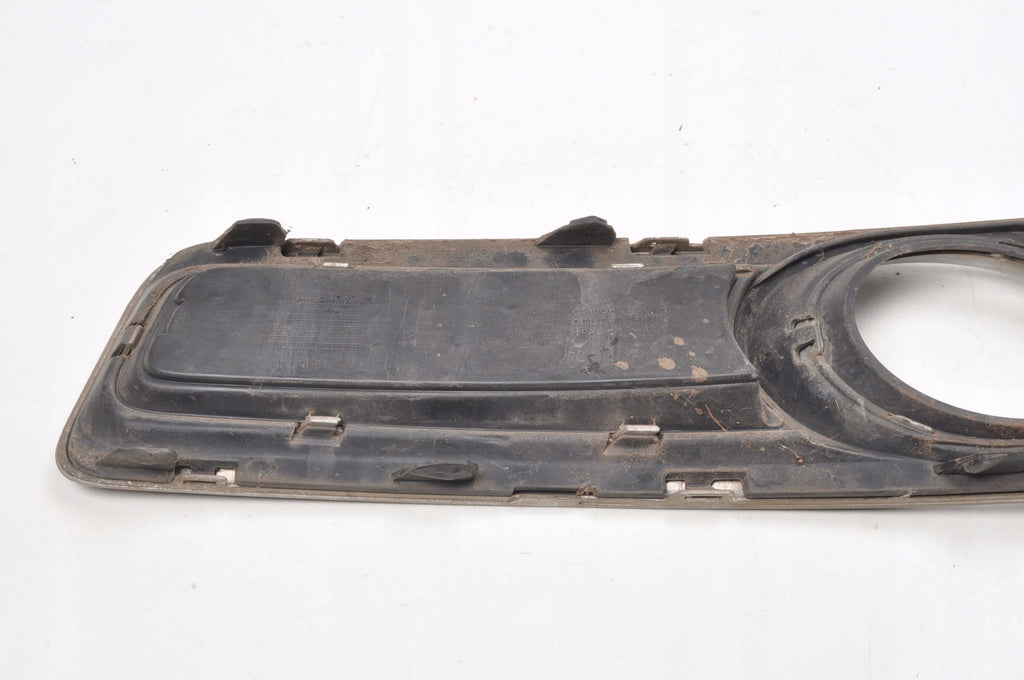 VOLVO V70 III FRAME HALOGEN GRILLE RIGHT R-DESIGN 30733035