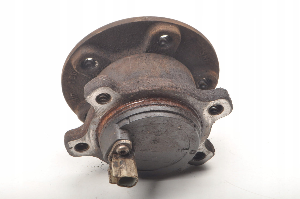 VOLVO V70 III REAR HUB LEFT STATION WAGON