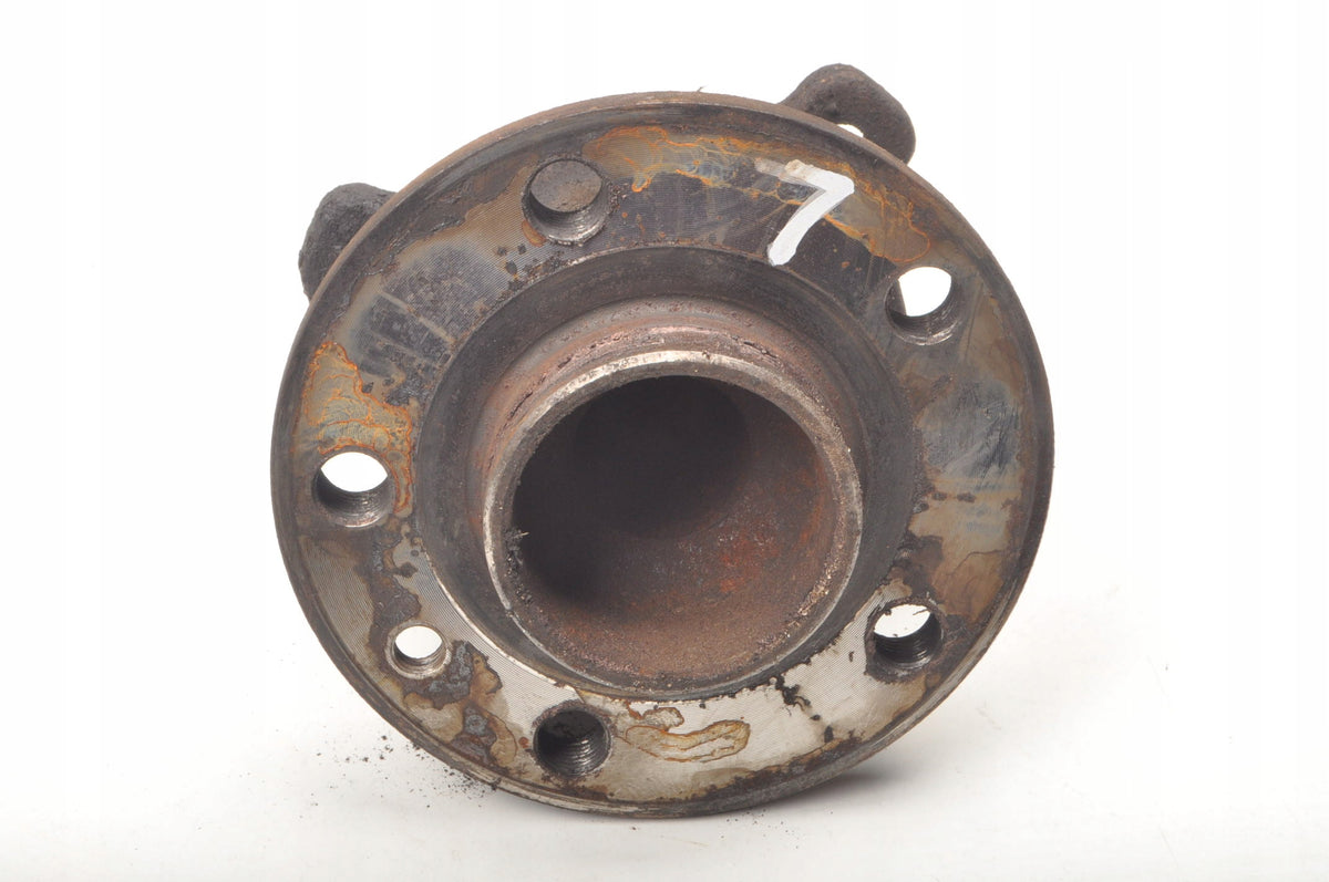 VOLVO V70 III REAR HUB LEFT STATION WAGON