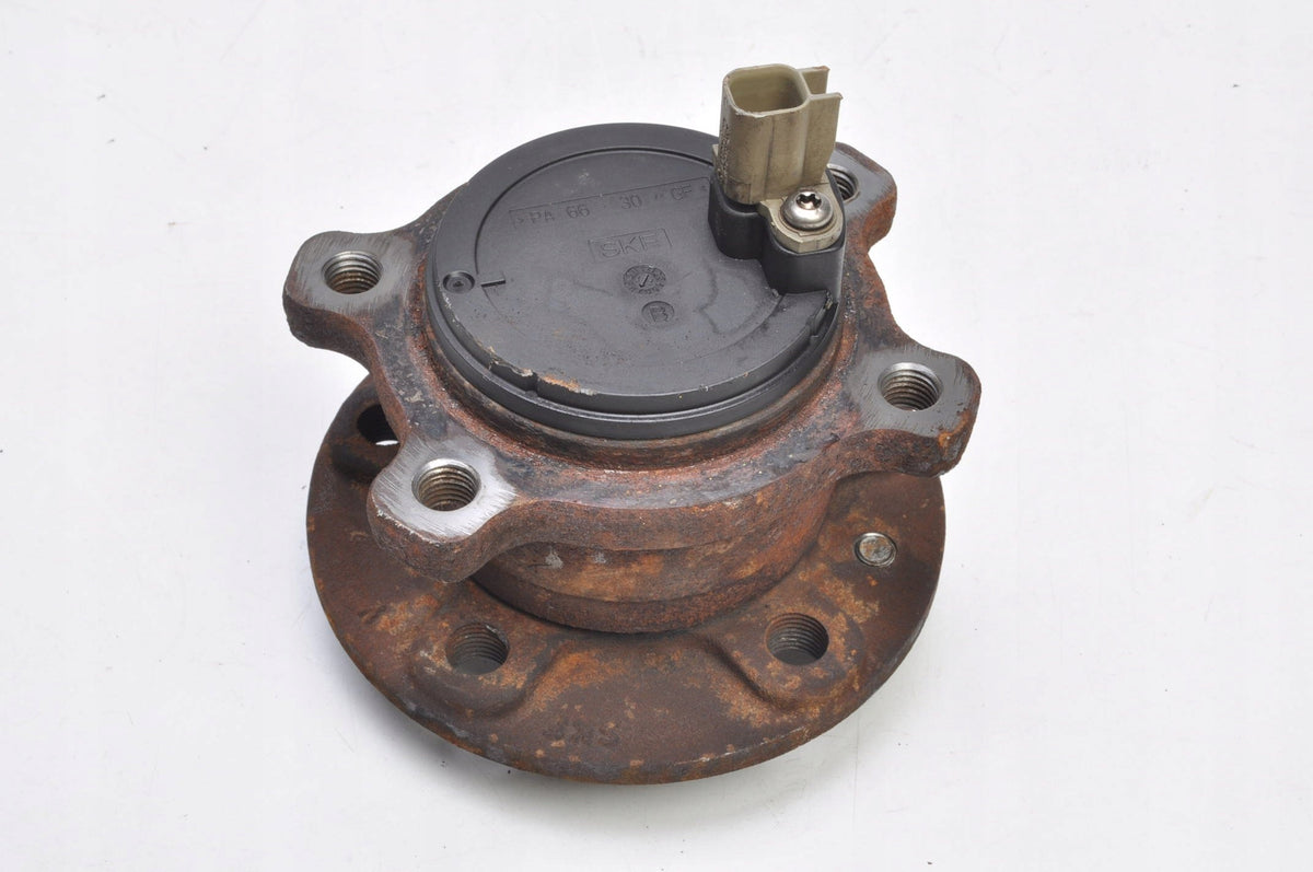 VOLVO V70 III REAR HUB RIGHT