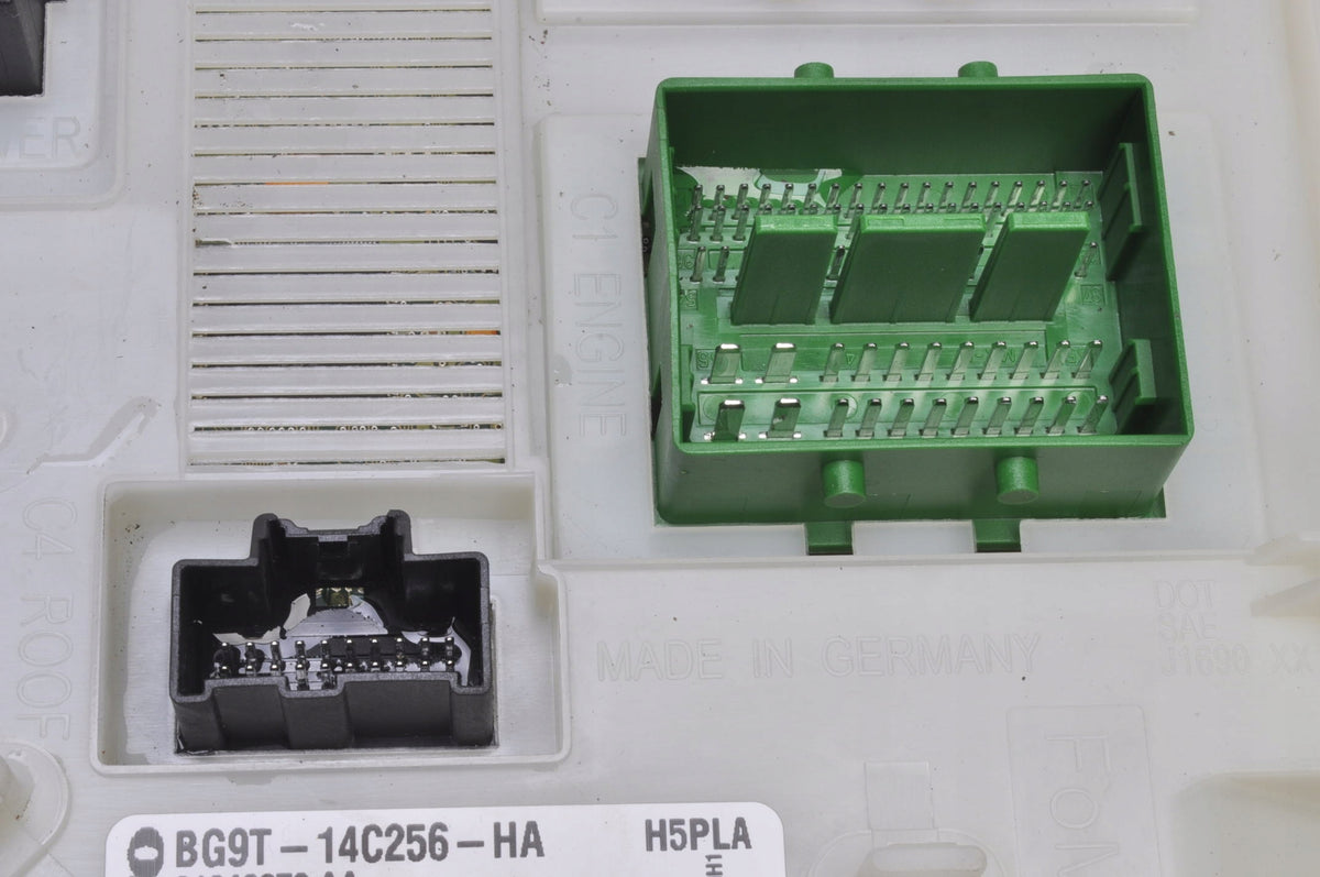 VOLVO V70 III S80 XC70 II FUSE BOX 31343678 BG9T-14C256-HA