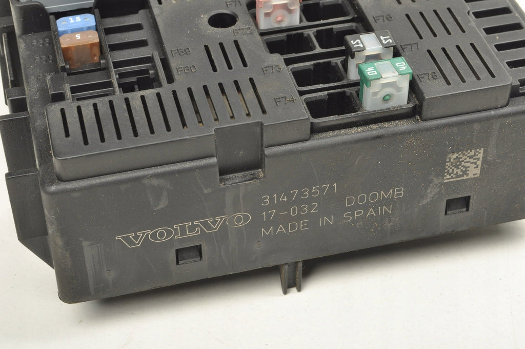 VOLVO V90 II S90 2.0 D5 FUSE BOX 31473571