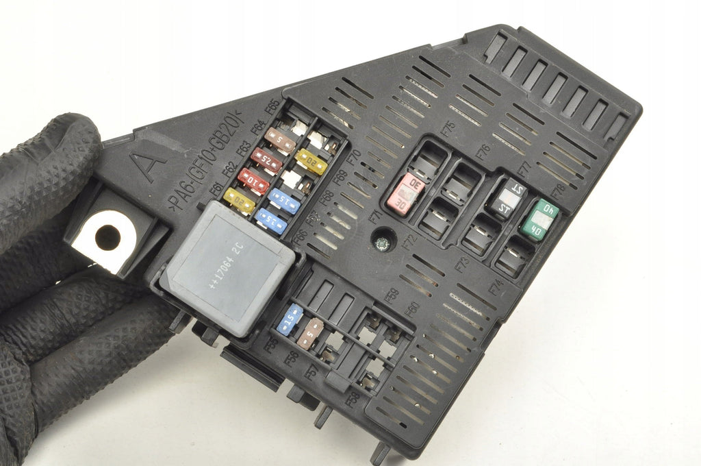 VOLVO V90 II S90 2.0 D5 FUSE BOX 31473571