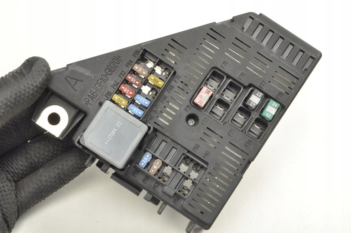 VOLVO V90 II S90 2.0 D5 FUSE BOX 31473571
