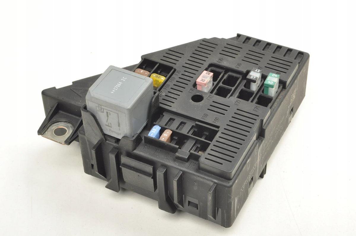 VOLVO V90 II S90 2.0 D5 FUSE BOX 31473571