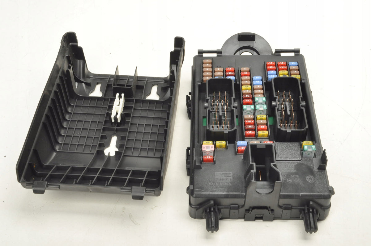 VOLVO V90 II S90 II V60 XC90 XC60 FUSE BOX 31346672