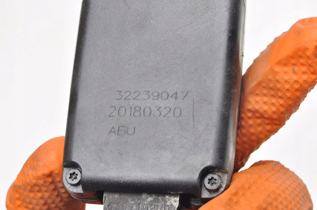 VOLVO V90 II SEAT BELT BUCKLE 32239047