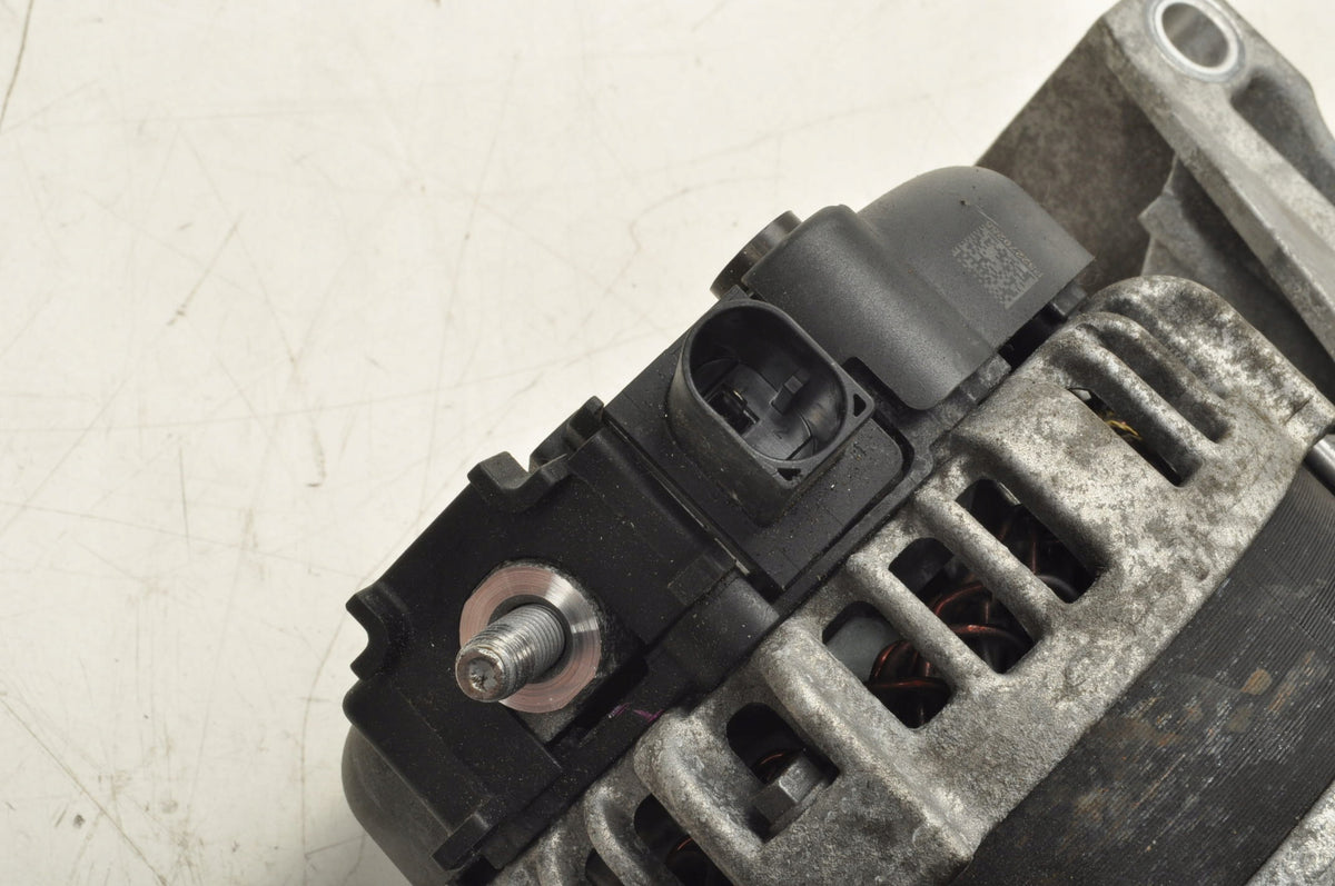 VOLVO XC40 1.5 T3 12V 163KM ALTERNATOR 32279255