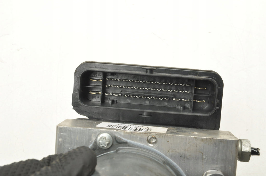 VOLVO XC40 1.5 T3 ABS PUMP 32281471