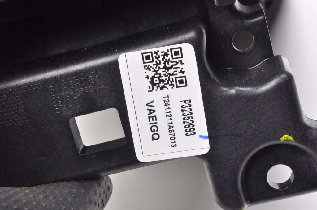 VOLVO XC40 ARMREST 32352693 2025R LIFT